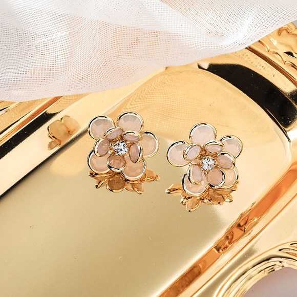 2/$20! Gold/Pale Pink Semi-Opaque Flower Earrings - Picture 2 of 6
